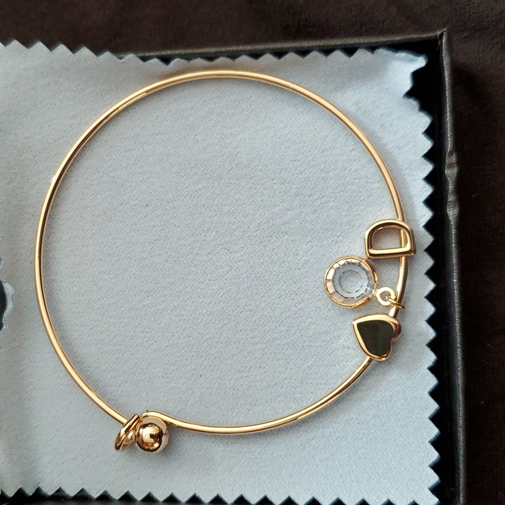 D bracelet